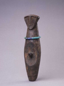 Statue of the mani or yanda association. The blue beads have a special ritual potency. Zande. EO.1965.42.12, collection RMCA Tervuren.
